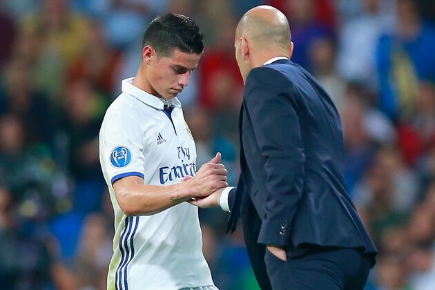 MADRID, SPAIN - OCTOBER 18: James Rodriguez of Real Madrid shakes hands with Zinedine Zidane, Manager of Real Madrid as he is replaced during the UEFA Champions League Group F match between Real Madrid CF and Legia Warszawa at Bernabeu on October 18, 2016 in Madrid, Spain.  (Photo by Gonzalo Arroyo Moreno/Getty Images)
