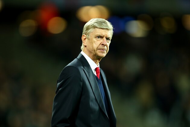 STRATFORD, ENGLAND - DECEMBER 03:  Arsene Wenger, Manager of Arsenal looks on prior to the Premier League match between West Ham United and Arsenal at London Stadium on December 3, 2016 in Stratford, England.  (Photo by Jordan Mansfield/Getty Images)
