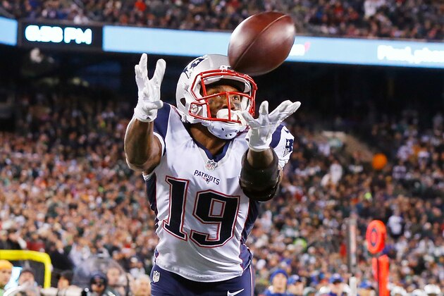 EAST RUTHERFORD, NJ - NOVEMBER 27:  (NEW YORK DAILIES OUT)     Malcolm Mitchell #19 of the New England Patriots in action against the New York Jets on November 27, 2016 at MetLife Stadium in East Rutherford, New Jersey. The Patriots defeated the Jets 22-17.  (Photo by Jim McIsaac/Getty Images)