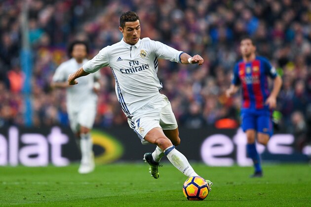 BARCELONA, SPAIN - DECEMBER 03:  Cristiano Ronaldo of Real Madrid CF runs with the ball during the La Liga match between FC Barcelona and Real Madrid CF at Camp Nou stadium on December 3, 2016 in Barcelona, Spain.  (Photo by David Ramos/Getty Images)