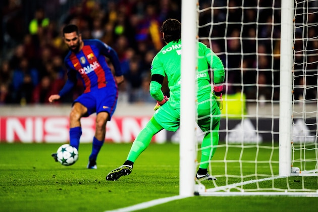 BARCELONA, SPAIN - DECEMBER 06:  Arda Turan of Barcelona scores his team's fourth and final goal against Yann Sommer of Moenchengladbach during the UEFA Champions League match between FC Barcelona and VfL Borussia Moenchengladbach at Camp Nou stadium on December 06, 2016 in Barcelona, Spain.  (Photo by Vladimir Rys Photography/Getty Images)