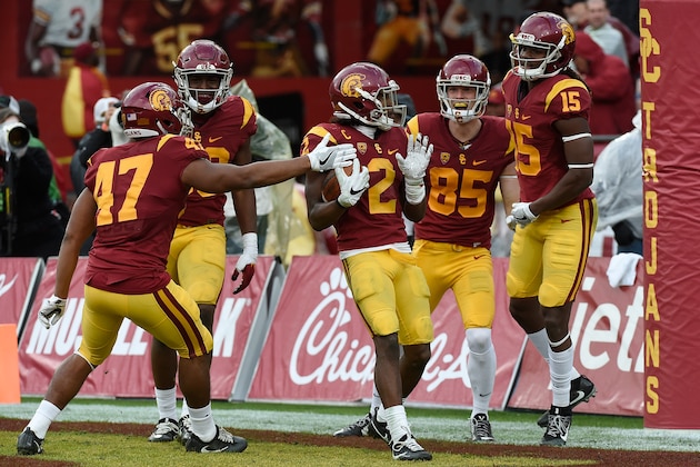 LOS ANGELES, CA - NOVEMBER 26:  (Center) Adoree' Jackson #2 of the USC Trojans celebrates with his teammates after scoring a touchdown in the third quarter against the Notre Dame Fighting Irish at Los Angeles Memorial Coliseum on November 26, 2016 in Los Angeles, California.  (Photo by Lisa Blumenfeld/Getty Images)