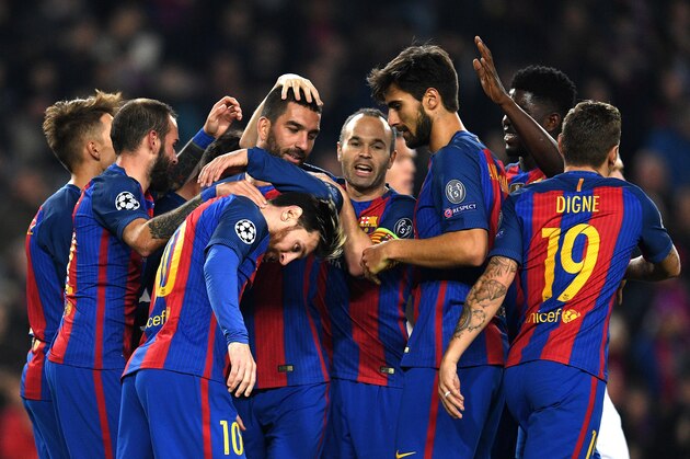 BARCELONA, SPAIN - DECEMBER 06:  Arda Turan of Barcelona (C) celebrates with team mates as he scores their third goal during the UEFA Champions League Group C match between FC Barcelona and VfL Borussia Moenchengladbach at Camp Nou on December 6, 2016 in Barcelona, .  (Photo by David Ramos/Getty Images)
