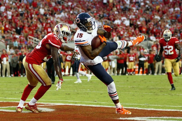 SANTA CLARA, CA - SEPTEMBER 14:  Wide receiver Brandon Marshall #15 of the Chicago Bears catches a pass for a touchdown while defended by strong safety Jimmie Ward #25 of the San Francisco 49ers in the second quarter at Levi's Stadium on September 14, 2014 in Santa Clara, California.  (Photo by Jeff Gross/Getty Images)
