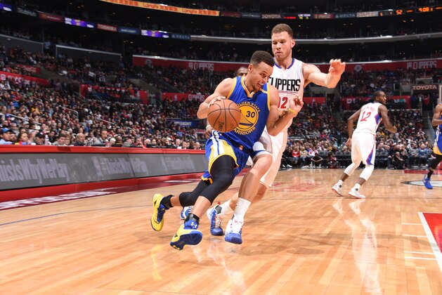 LOS ANGELES, CA - DECEMBER 7: Stephen Curry #30 of the Golden State Warriors handles the ball against the LA Clippers on December 7, 2016 at STAPLES Center in Los Angeles, California. NOTE TO USER: User expressly acknowledges and agrees that, by downloading and/or using this Photograph, user is consenting to the terms and conditions of the Getty Images License Agreement. Mandatory Copyright Notice: Copyright 2016 NBAE (Photo by Andrew D. Bernstein/NBAE via Getty Images)