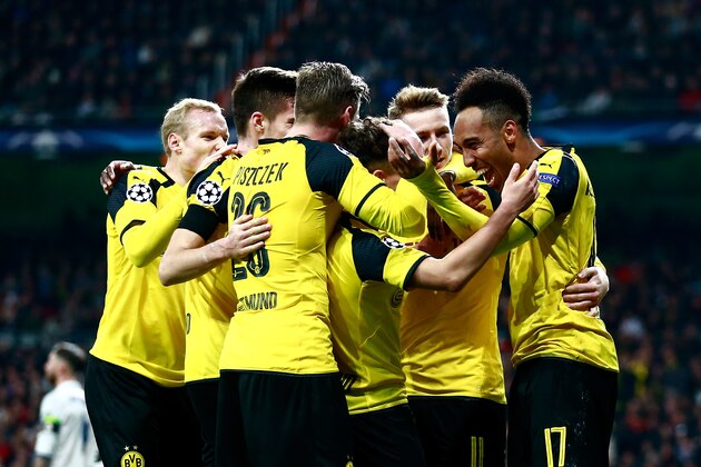 MADRID, SPAIN - DECEMBER 07:  Marco Reus of Borussia Dortmund (C) celebrates scoring his sides second goal with his Borussia Dortmund team mates during the UEFA Champions League Group F match between Real Madrid CF and Borussia Dortmund at the Bernabeu on December 7, 2016 in Madrid, Spain.  (Photo by Gonzalo Arroyo Moreno/Getty Images)
