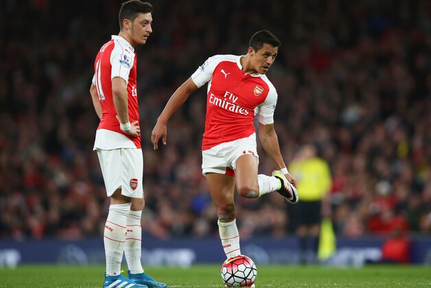 LONDON, ENGLAND - APRIL 21:  Mesut Ozil and Alexis Sanchez of Arsenal prepare to kick off during the Barclays Premier League match between Arsenal and West Bromwich Albion at the Emirates Stadium on April 21, 2016 in London, England.  (Photo by Paul Gilham/Getty Images)