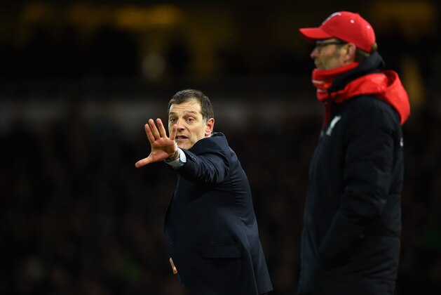 LONDON, ENGLAND - FEBRUARY 09:  Slaven Bilic manager of West Ham United signals as Jurgen Klopp, manager of Liverpool looks on during the Emirates FA Cup Fourth Round Replay match between West Ham United and Liverpool at Boleyn Ground on February 9, 2016 in London, England.  (Photo by Mike Hewitt/Getty Images)