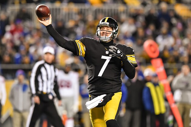 PITTSBURGH, PA - DECEMBER 04:  Quarterback Ben Roethlisberger #7 of the Pittsburgh Steelers passes against the New York Giants on December 4, 2016 in Pittsburgh, Pennsylvania. (Photo by Jamie Sabau/Getty Images)