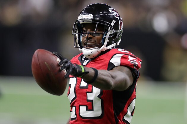 NEW ORLEANS, LA - SEPTEMBER 26:  Robert Alford #23 of the Atlanta Falcons reacts after a pass against the New Orleans Saints at the Mercedes-Benz Superdome on September 26, 2016 in New Orleans, Louisiana.  (Photo by Chris Graythen/Getty Images)