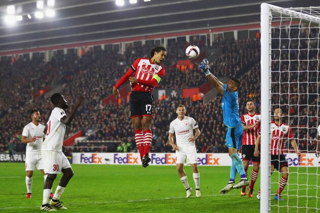 SOUTHAMPTON, ENGLAND - DECEMBER 08:  Virgil van Dijk of Southampton outjumps goalkeeper David Goresh of Hapoel Be'er Sheva during the UEFA Europa League Group K match between Southampton FC and Hapoel Be'er-Sheva FC at St Mary's Stadium on December 8, 2016 in Southampton, England.  (Photo by Michael Steele/Getty Images)