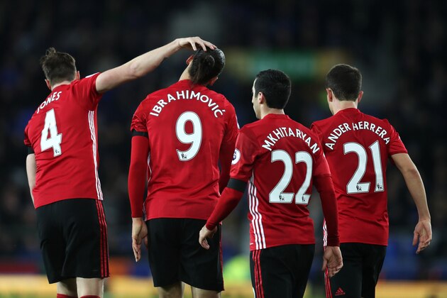 LIVERPOOL, ENGLAND - DECEMBER 04:  Zlatan Ibrahimovic of Manchester United celebrates with his team-mates after scoring the first goal to make the score 0-1 during the Premier League match between Everton and Manchester United at Goodison Park on December 4, 2016 in Liverpool, England.  (Photo by Chris Brunskill - AMA/Getty Images)