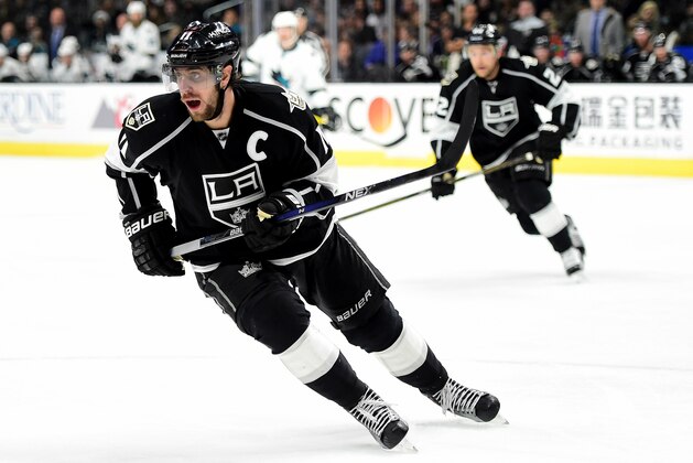 LOS ANGELES, CA - NOVEMBER 30:  Anze Kopitar #11 of the Los Angeles Kings turns up ice during the game against the San Jose Sharks at Staples Center on November 30, 2016 in Los Angeles, California.  (Photo by Harry How/Getty Images)