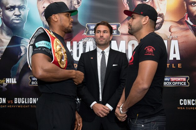 British boxer Anthony Joshua (L) and Mexican American boxer Eric Molina pose after a press conference in London on November 4, 2016, ahead of their IBF World Heavyweight title fight in Manchester on December 10, 2016.  / AFP / JUSTIN TALLIS        (Photo credit should read JUSTIN TALLIS/AFP/Getty Images)