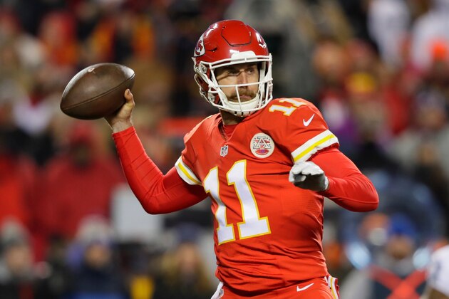 KANSAS CITY, MO - DECEMBER 8: Quarterback Alex Smith #11 of the Kansas City Chiefs throws a pass against the Oakland Raiders at Arrowhead Stadium during the first quarter of the game on December 8, 2016 in Kansas City, Missouri. (Photo by Jamie Squire/Getty Images)