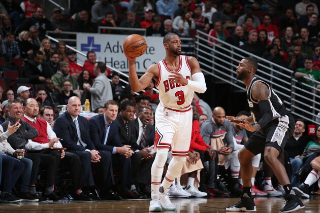 CHICAGO, IL - DECEMBER 8:  Dwyane Wade #3 of the Chicago Bulls passes the ball during a game against the San Antonio Spurs at the United Center on December 8, 2016 in Chicago, Illinois. NOTE TO USER: User expressly acknowledges and agrees that, by downloading and/or using this photograph, user is consenting to the terms and conditions of the Getty Images License Agreement. Mandatory Copyright Notice: Copyright 2016 NBAE (Photo by Nathaniel S. Butler/NBAE via Getty Images)