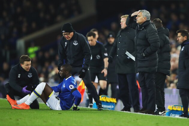 LIVERPOOL, ENGLAND - DECEMBER 04:  Jose Mourinho manager of Manchester United reacts as Yannick Bolasie of Everton is given treatment during the Premier League match between Everton and Manchester United at Goodison Park on December 4, 2016 in Liverpool, England.  (Photo by Clive Brunskill/Getty Images)