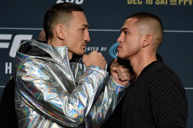 TORONTO, CANADA - DECEMBER 08:  (L-R) Max Holloway and Anthony Pettis face off during the UFC 206 Ultimate Media Day event inside the Westin Harbour Castle Hotel on December 8, 2016 in Toronto, Ontario, Canada. (Photo by Brandon Magnus/Zuffa LLC/Zuffa LLC via Getty Images)