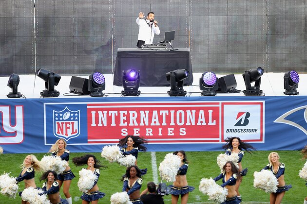 LONDON, ENGLAND - OCTOBER 23:  Craig David performs ahead of the NFL International Series match between New York Giants and Los Angeles Rams at Twickenham Stadium on October 23, 2016 in London, England.  (Photo by Warren Little/Getty Images)