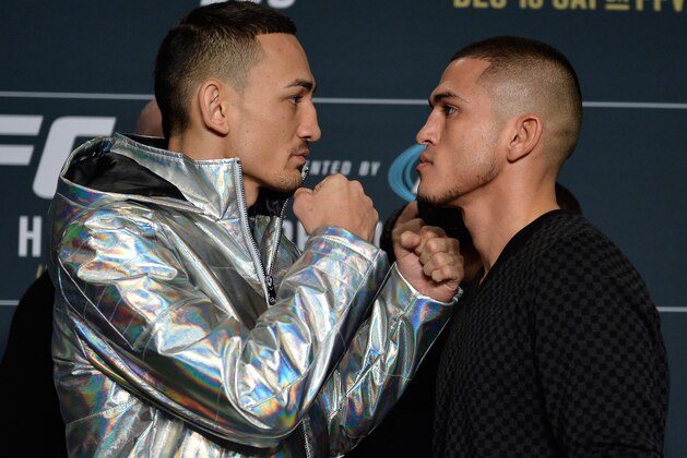 TORONTO, CANADA - DECEMBER 08:  (L-R) Max Holloway and Anthony Pettis face off during the UFC 206 Ultimate Media Day event inside the Westin Harbour Castle Hotel on December 8, 2016 in Toronto, Ontario, Canada. (Photo by Brandon Magnus/Zuffa LLC/Zuffa LLC via Getty Images)