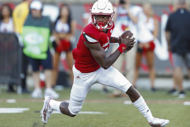 LOUISVILLE, KY - SEPTEMBER 01: Lamar Jackson #8 of the Louisville Cardinals scrambles out of the pocket during the game against the Charlotte 49ers at Papa John's Cardinal Stadium on September 1, 2016 in Louisville, Kentucky. Louisville defeated Charlotte 70-14. (Photo by Michael Hickey/Getty Images)
