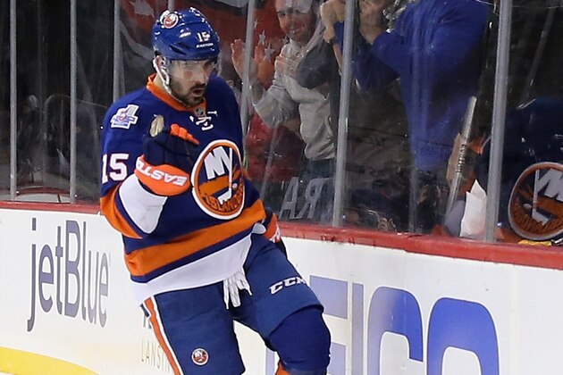 NEW YORK, NY - JANUARY 03:  Cal Clutterbuck #15 of the New York Islanders celebrates his goal at 17:43 of the second period against Kari Lehtonen #32 of the Dallas Stars  at the Barclays Center on January 3, 2016 in the Brooklyn borough of New York City.  (Photo by Bruce Bennett/Getty Images)