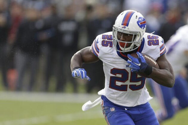 Buffalo Bills running back LeSean McCoy (25) against the Oakland Raiders during the first half of an NFL football game in Oakland, Calif., Sunday, Dec. 4, 2016. (AP Photo/Ben Margot)