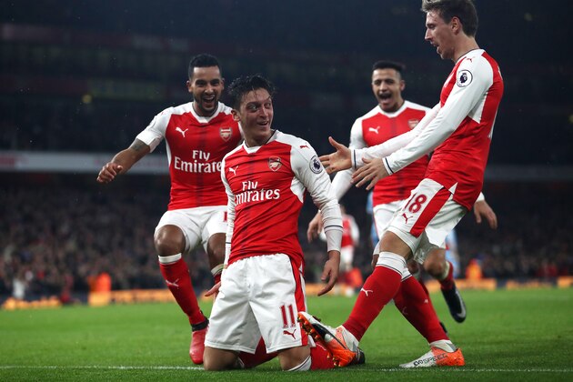 LONDON, ENGLAND - DECEMBER 10: Mesut Ozil of Arsenal (C) celebrates scoring his sides second goal with his Arsenal team mates during the Premier League match between Arsenal and Stoke City at the Emirates Stadium on December 10, 2016 in London, England.  (Photo by Julian Finney/Getty Images)