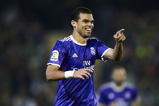 SEVILLE, SPAIN - OCTOBER 15:  Pepe  of Real Madrid CF celebrates after scoring during the match between Real Betis Balompie and Real Madrid CF as part of La Liga at Benito Villamrin stadium October 15, 2016 in Seville, Spain.  (Photo by Aitor Alcalde/Getty Images)
