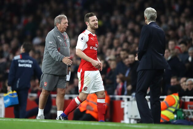 LONDON, ENGLAND - DECEMBER 10: Shkodran Mustafi of Arsenal is subbed off injured during the Premier League match between Arsenal and Stoke City at the Emirates Stadium on December 10, 2016 in London, England.  (Photo by Julian Finney/Getty Images)