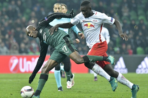 Charles Kabore (L) of FC Krasnodar and Dayot Upamecano (R) of FC Salzburg vie for the ball during the UEFA Europa League group I football match between FC Krasnodar and FC Salzburg in Krasnodar, Russia on November 24, 2016. / AFP / APA / HERBERT NEUBAUER / Austria OUT        (Photo credit should read HERBERT NEUBAUER/AFP/Getty Images)