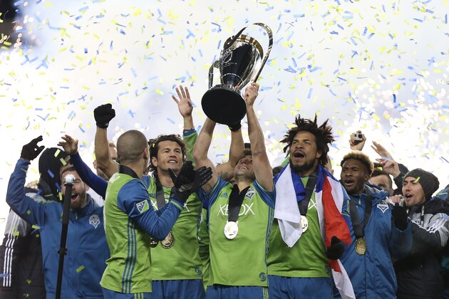 Seattle Sounders celebrate their MLS Cup final victory over Toronto FC at BMO Field on December 10, 2016 in Toronto. / AFP / Cole Burston        (Photo credit should read COLE BURSTON/AFP/Getty Images)