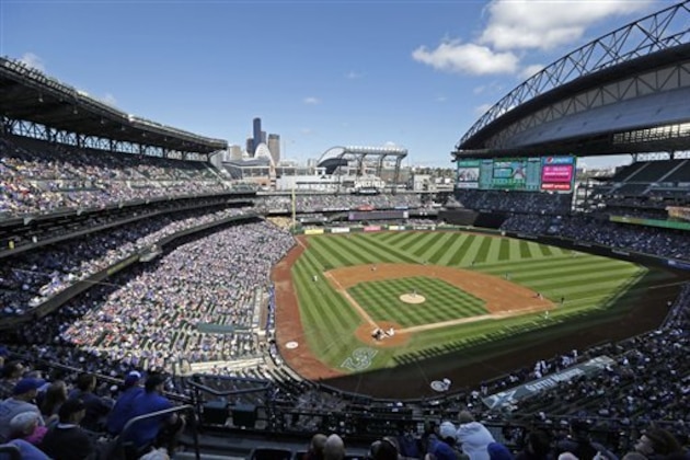 The Seattle Mariners play the Toronto Blue Jays in a baseball game at Safeco Field Wednesday, Sept. 21, 2016, in Seattle. (AP Photo/Elaine Thompson)