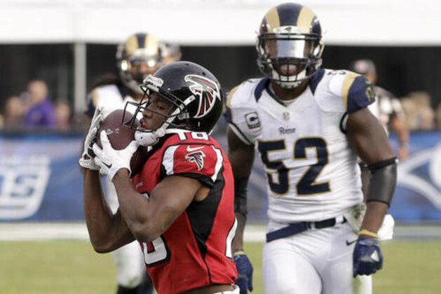 Atlanta Falcons wide receiver Taylor Gabriel catches a touchdown pass as Los Angeles Rams middle linebacker Alec Ogletree looks on during the second half of an NFL football game, Sunday, Dec. 11, 2016, in Los Angeles. (AP Photo/Rick Scuteri)