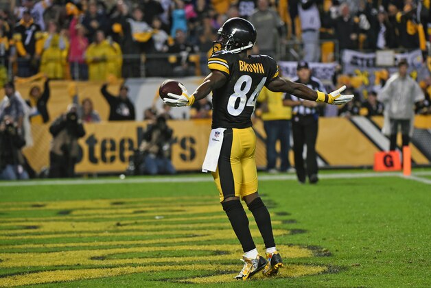PITTSBURGH, PA - OCTOBER 02: Wide receiver Antonio Brown #84 of the Pittsburgh Steelers celebrates after scoring a touchdown during a game against the Kansas City Chiefs at Heinz Field on October 2, 2016 in Pittsburgh, Pennsylvania. The Steelers defeated the Chiefs 43-14. (Photo by George Gojkovich/Getty Images)