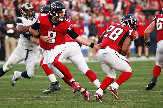 LOS ANGELES, CA - DECEMBER 11:  Matt Schaub #8 of the Atlanta Falcons hands off the ball to Terron Ward #28 against the Los Angeles Rams at the Los Angeles Memorial Coliseum on December 11, 2016 in Los Angeles, California.  (Photo by Josh Lefkowitz/Getty Images)