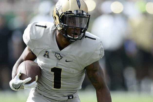 TAMPA, FL - NOVEMBER 26: Running back Jawon Hamilton #1 of the UCF Knights scores a touchdown against the South Florida Bulls during the first quarter at Raymond James Stadium on November 26, 2016 in Tampa, Florida. (Photo by Jason Behnken / Getty Images)