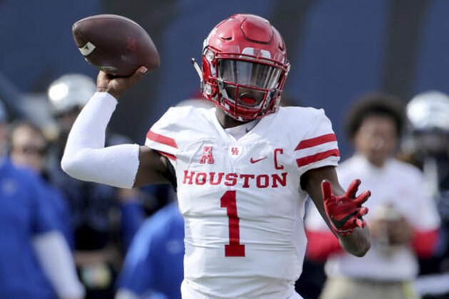Houston quarterback Greg Ward Jr. (1) throws to a receiver in the first half of an NCAA college football game Friday, Nov. 25, 2016, in Memphis, Tenn. (AP Photo/Nikki Boertman)