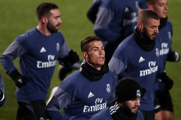 Real Madrid's Portuguese forward Christiano Ronaldo (C) and his teammates run during a training session at Mitsuzawa stadium in Yokohama on December 12, 2016 ahead of their Club World Cup football match against Club America of Mexico on December 15. / AFP / Behrouz MEHRI        (Photo credit should read BEHROUZ MEHRI/AFP/Getty Images)