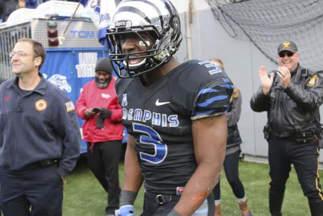 Memphis wide receiver Anthony Miller celebrates his winning touchdown in the second half of an NCAA college football game against Houston, Friday, Nov. 25, 2016, in Memphis, Tenn. (AP Photo/Nikki Boertman)