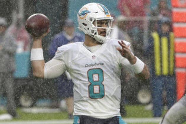 Miami Dolphins quarterback Matt Moore (8) look to pass under heavy rain, during the second half of an NFL football game against the Arizona Cardinals, Sunday, Dec. 11, 2016, in Miami Gardens, Fla. Moore replaced Tannehill who was injured during the game. The Dolphins defeated the Cardinals 26-23. (AP Photo/Wilfredo Lee)