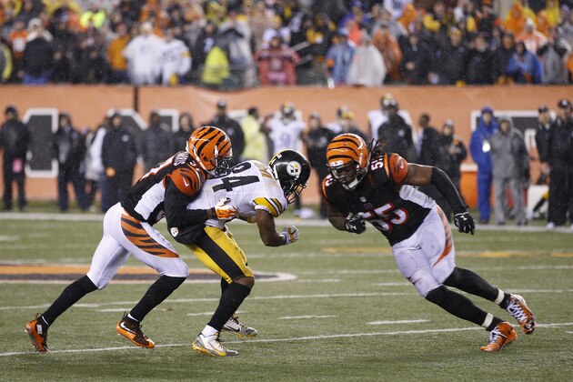 CINCINNATI, OH - JANUARY 9: Vontaze Burfict #55 of the Cincinnati Bengals makes a late hit on Antonio Brown #84 of the Pittsburgh Steelers to set up the winning field goal in the fourth quarter of the AFC Wild Card Playoff game at Paul Brown Stadium on January 9, 2016 in Cincinnati, Ohio. The Steelers defeated the Bengals 18-16. (Photo by Joe Robbins/Getty Images)