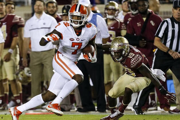 TALLAHASSEE, FL - OCTOBER 29: Wide Receiver Mike Williams #7 of the Clemson Tigers avoids a tackle be Safety A.J. Westbrook #19 of the Florida State Seminoles during the game at Doak Campbell Stadium on Bobby Bowden Field on October 29, 2016 in Tallahassee, Florida. Clemson defeated Florida State 37 to 34. (Photo by Don Juan Moore/Getty Images)