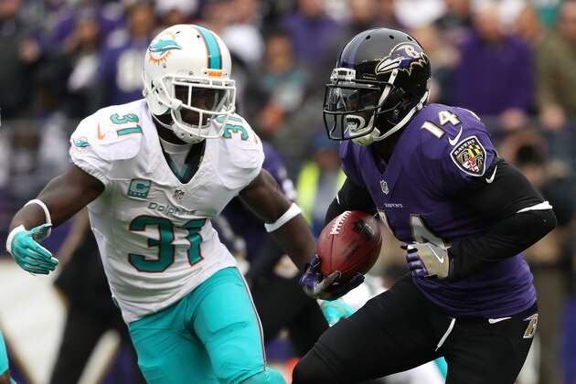 BALTIMORE, MD - DECEMBER 4: Wide receiver Devin Hester #14 of the Baltimore Ravens carries the ball against free safety Michael Thomas #31 of the Miami Dolphins in the first quarter at M&T Bank Stadium on December 4, 2016 in Baltimore, Maryland. (Photo by Patrick Smith/Getty Images)