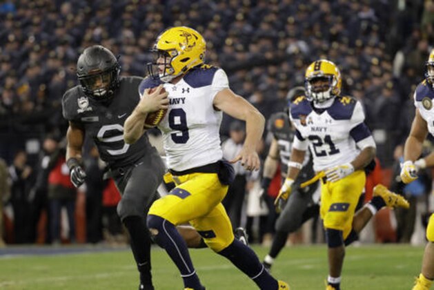 Navy quarterback Zach Abey, second from left, rushes past Army defensive back Xavier Moss, left, for a touchdown in the second half of the Army-Navy NCAA college football game in Baltimore, Saturday, Dec. 10, 2016. Army won 21-17. (AP Photo/Patrick Semansky)