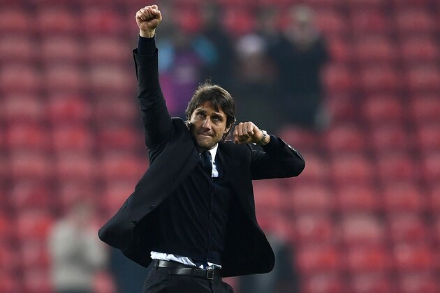 SUNDERLAND, ENGLAND - DECEMBER 14: Antonio Conte, Manager of Chelsea celebrates his team's 1-0 win after the Premier League match between Sunderland and Chelsea at Stadium of Light on December 14, 2016 in Sunderland, England.  (Photo by Laurence Griffiths/Getty Images)