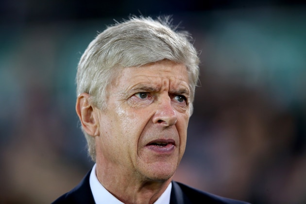 LIVERPOOL, ENGLAND - DECEMBER 13:  Arsene Wenger, Manager of Arsenal looks on during the Premier League match between Everton and Arsenal at Goodison Park on December 13, 2016 in Liverpool, England.  (Photo by Alex Livesey/Getty Images)