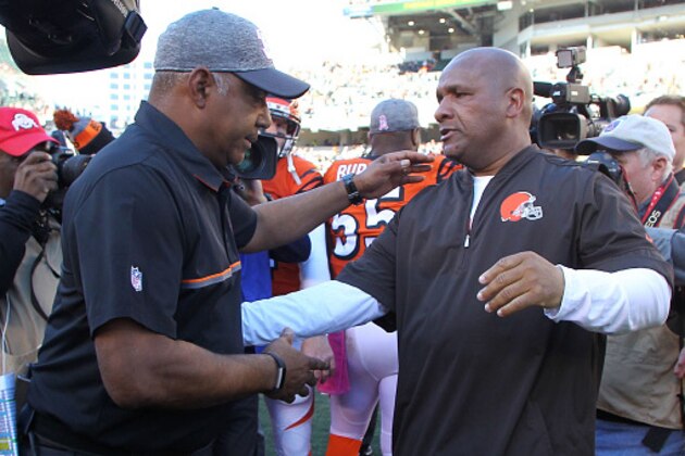 CINCINNATI, OH - OCTOBER 23:  Head Coach Marvin Lewis of the Cincinnati Bengals and Head Coach Hue Jackson of the Cleveland Browns shake hands after the completion of the game at Paul Brown Stadium on October 23, 2016 in Cincinnati, Ohio. Cincinnati defeated Cleveland 31-17. (Photo by John Grieshop/Getty Images)