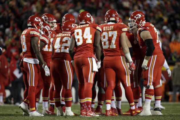 Kansas City Chiefs players, including quarterback Alex Smith, second left, huddle during the second half of an NFL football game against the Oakland Raiders in Kansas City, Mo., Thursday, Dec. 8, 2016. The Kansas City Chiefs won 21-13. (AP Photo/Charlie Riedel)