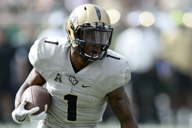 TAMPA, FL - NOVEMBER 26: Running back Jawon Hamilton #1 of the UCF Knights scores a touchdown against the South Florida Bulls during the first quarter at Raymond James Stadium on November 26, 2016 in Tampa, Florida. (Photo by Jason Behnken / Getty Images)